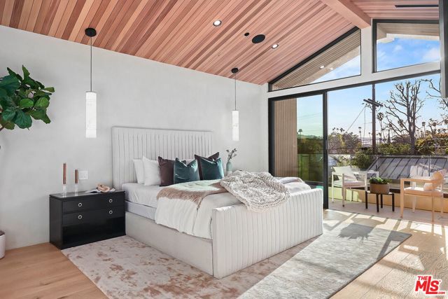 4445 Van Noord Avenue, Studio City CA: https://media.crmls.org/mediaz/9983e676-0b7b-4d6d-8079-8192622474df.jpg