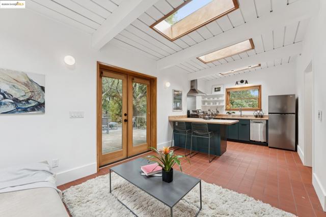 1415 Devonshire Dr, El Cerrito CA: https://media.crmls.org/mediaz/99844f59-530d-4a3e-b1c5-7c70d3868814.jpg