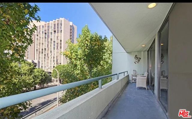 880 1st Street, Los Angeles, California 90012, 2 Bedrooms Bedrooms, ,2 BathroomsBathrooms,Condominium,For Sale,1st,24431939