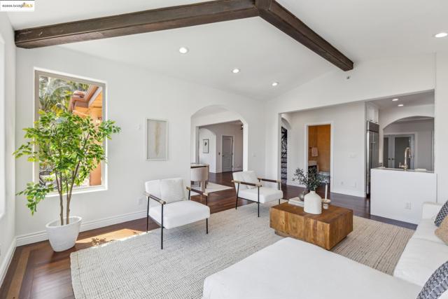 530 Gravatt Dr, Berkeley CA: https://media.crmls.org/mediaz/9984c77f-eaa4-4074-8647-55bedf786611.jpg
