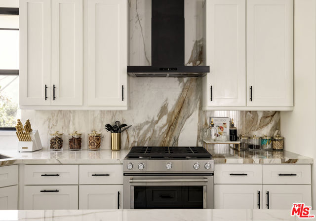 4967 Llano Drive, Woodland Hills CA: https://media.crmls.org/mediaz/9984ff55-e36a-4f13-8bf4-adc45050a730.jpg