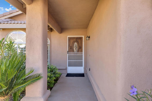 Image 18 of 64 For 52680 Avenida Martinez