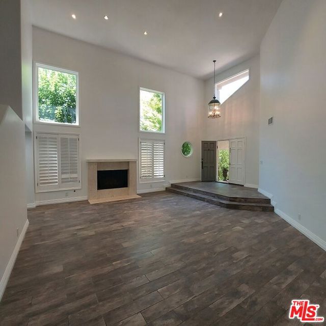 4342 Park Verdi, Calabasas CA: https://media.crmls.org/mediaz/99855ff1-3c47-47ac-89bc-4a87578304e0.jpg