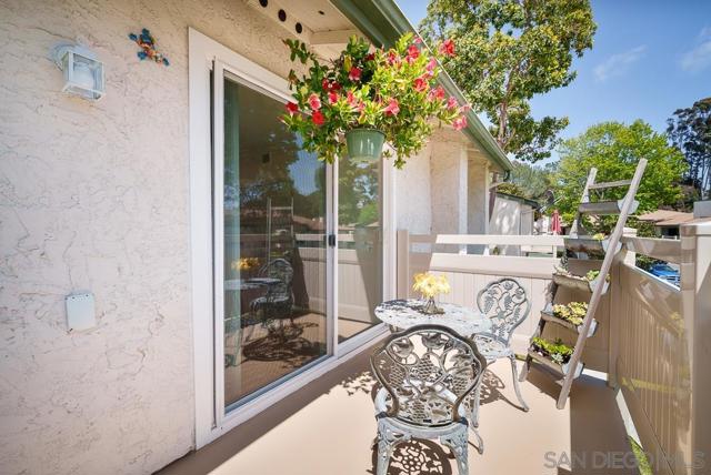 3157 Evening Way, La Jolla CA: https://media.crmls.org/mediaz/9985702d-3df5-44d2-b8f5-a51c0b3a0ebe.jpg
