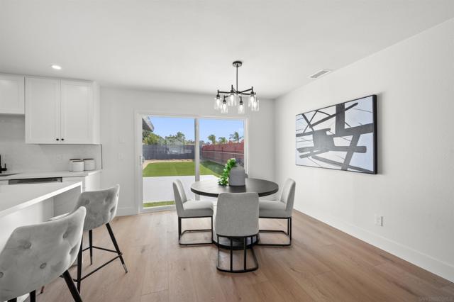 4281 Marcwade Dr, San Diego CA: https://media.crmls.org/mediaz/99857c13-48b7-4149-8f43-119e61c93a22.jpg