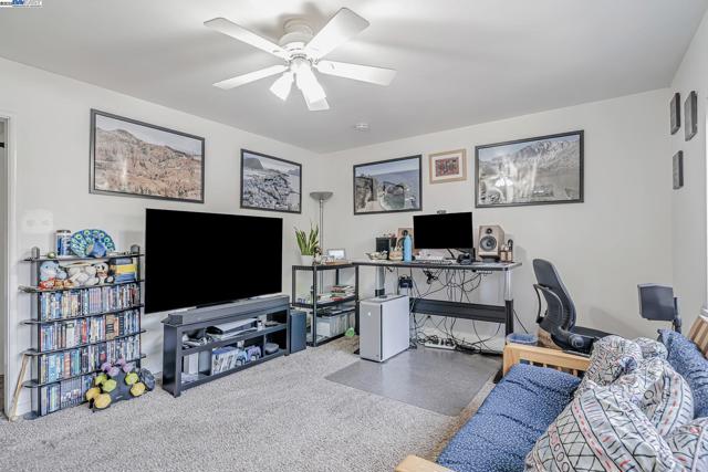 4655 Augustine St, Pleasanton CA: https://media.crmls.org/mediaz/9985abce-f48c-499e-a199-884eab512929.jpg