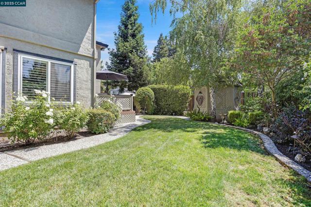 100 Chadbourne Dr, Danville CA: https://media.crmls.org/mediaz/99860167-7557-421f-8a43-f146962b8f39.jpg