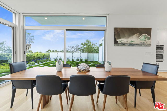 5738 Busch Drive, Malibu CA: https://media.crmls.org/mediaz/99864b08-f2c6-45c3-9bed-68af8ac606a3.jpg
