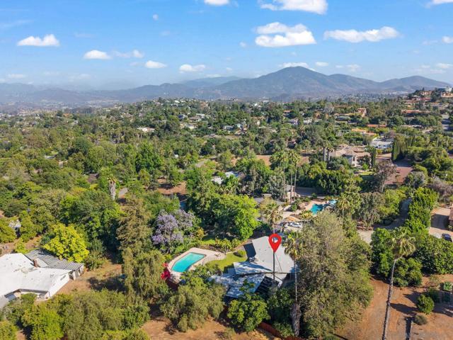 4936 Alzeda Drive, La Mesa CA: https://media.crmls.org/mediaz/998664f6-f2b1-43d9-8627-bc94b6b3919f.jpg