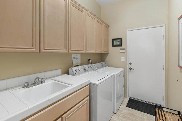 99 Kavenish Drive, Rancho Mirage CA: https://media.crmls.org/mediaz/99867485-b109-4e8d-9f40-da0a62b82dab.jpg
