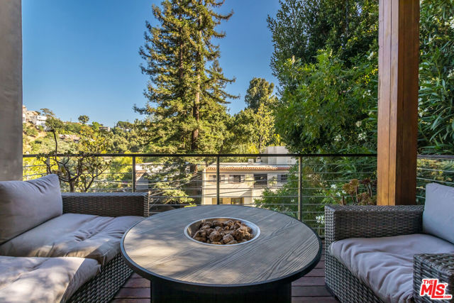 8783 Lookout Mountain Avenue, Los Angeles CA: https://media.crmls.org/mediaz/9986b7e0-e2dd-4329-845d-988111a00adf.jpg