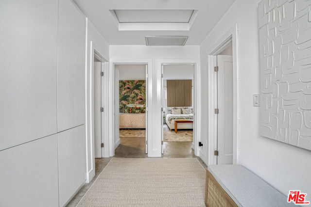 657 Mildred Avenue, Venice CA: https://media.crmls.org/mediaz/99871ae7-4bc6-4fbe-aa2b-010927b8e510.jpg