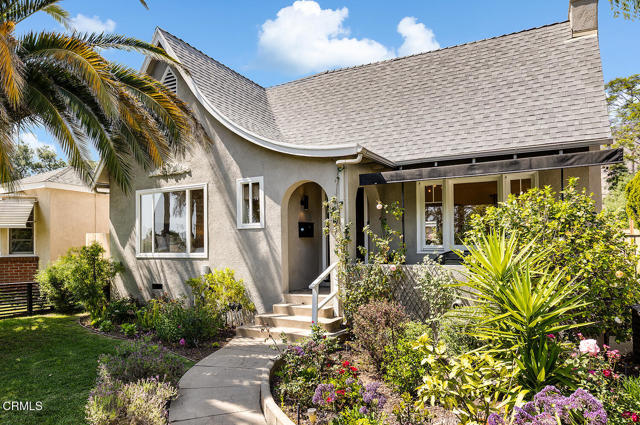 1807 New York Drive, Altadena CA: https://media.crmls.org/mediaz/998757f5-e33f-49c0-b261-dab01c74f4d0.jpg