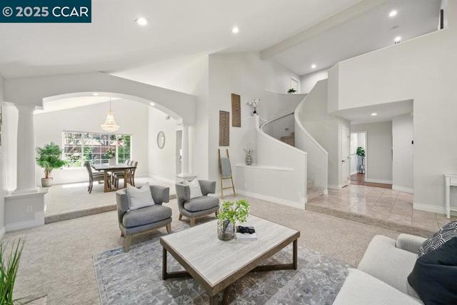 29 Blue Haven Ct, Danville CA: https://media.crmls.org/mediaz/9987a8f4-3a12-42f7-b7ec-b84b136d37dd.jpg