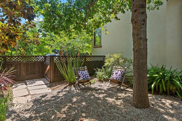 900 Roble Avenue, Menlo Park CA: https://media.crmls.org/mediaz/9987bb3e-1a2a-4342-bfef-3089d88ef2f0.jpg