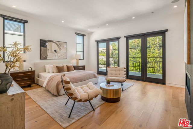 636 N Kilkea Drive, Los Angeles CA: https://media.crmls.org/mediaz/99880b2d-e271-4f2d-965d-59c4e3f292eb.jpg