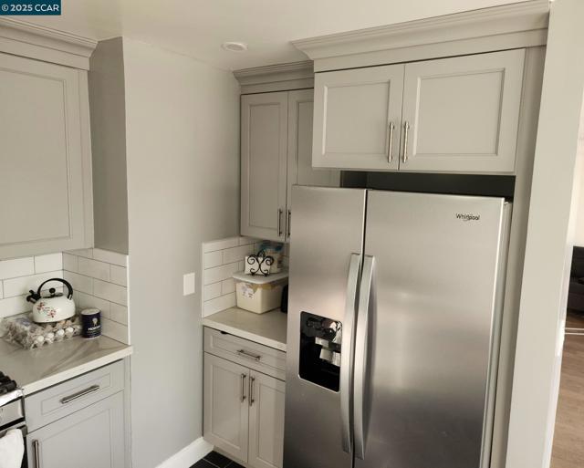 320 Maine Ave, Richmond CA: https://media.crmls.org/mediaz/9988166a-c8b0-4020-bfc8-e30f0792182d.jpg