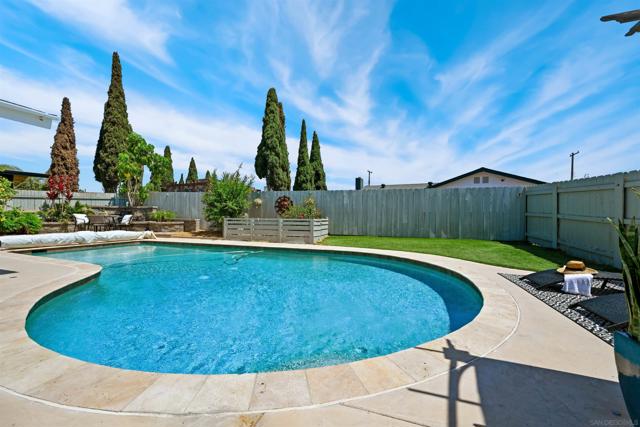 4333 Mount Putman Avenue, San Diego CA: https://media.crmls.org/mediaz/99887cfa-8b79-49b2-a945-ed910332e91f.jpg
