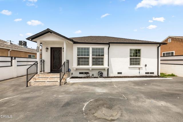 7637 Radford Avenue, North Hollywood CA: https://media.crmls.org/mediaz/9988ce8e-cd07-49a5-b241-ab97a05cd4eb.jpg
