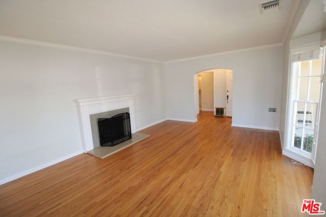11410 Aqua Vista Street, Studio City CA: https://media.crmls.org/mediaz/9988d263-7761-46ac-9103-bcbcb8867a78.jpg