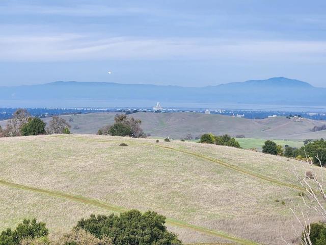 640 Los Trancos Road,  CA: https://media.crmls.org/mediaz/9988ebbe-1b57-4aab-8f1d-11ab0c9bd79b.jpg
