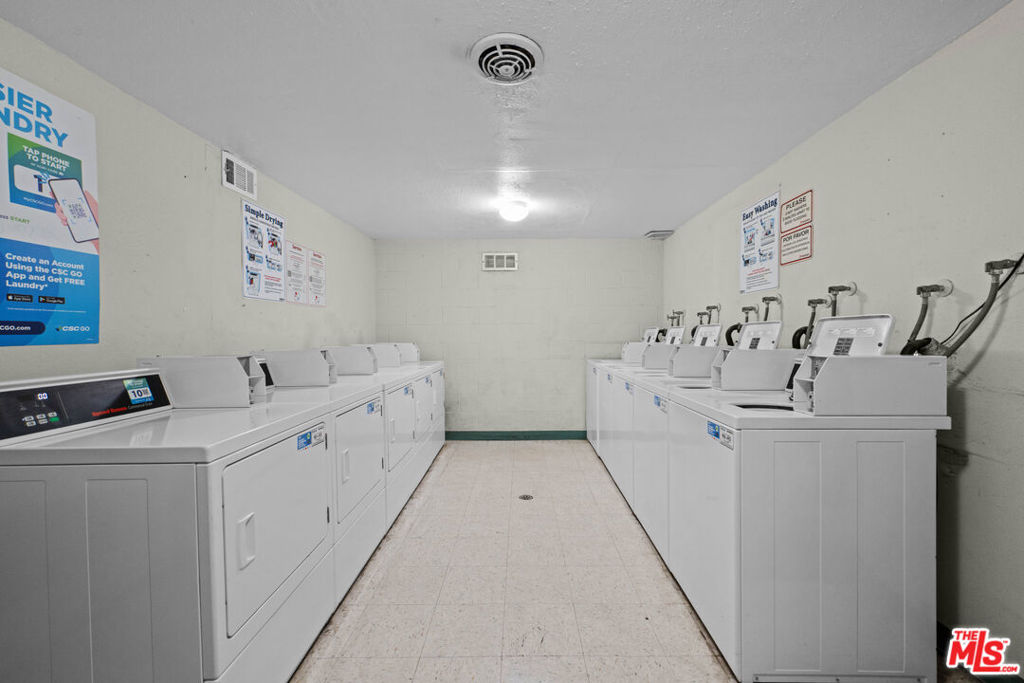 https://media.crmls.org/mediaz/998925ce-b5dc-4a38-8844-24e0ee4c3219.jpg?preset=X-Large
