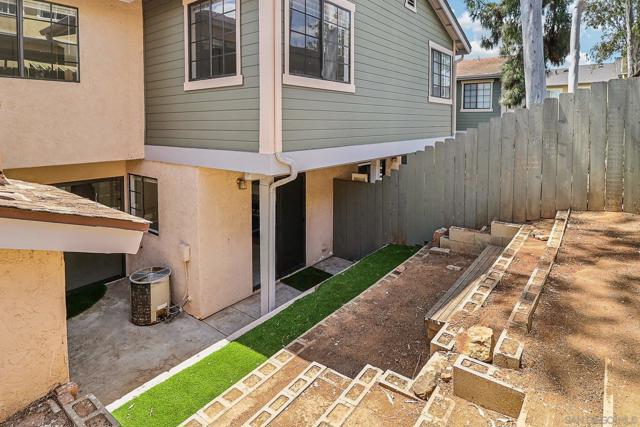 1225 N Broadway, Escondido CA: https://media.crmls.org/mediaz/99893806-cc5a-4bd4-a98f-7adefb3732e5.jpg