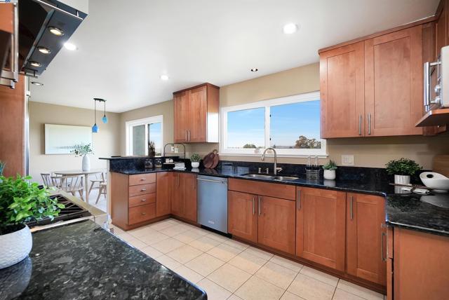 3218 Oakes Dr, Hayward CA: https://media.crmls.org/mediaz/998951d6-9db6-4371-abc8-273c37c7a9cb.jpg