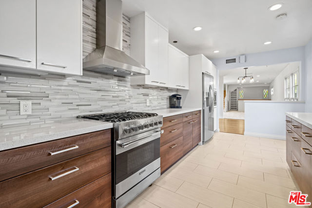 3709 Stone Canyon Avenue, Sherman Oaks CA: https://media.crmls.org/mediaz/9989e623-5b19-4f63-9d65-5862afd00505.jpg