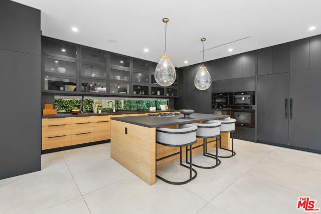 842 N Orange Grove Avenue, Los Angeles CA: https://media.crmls.org/mediaz/9989ef79-cd90-42f1-b472-844fcf41357f.jpg