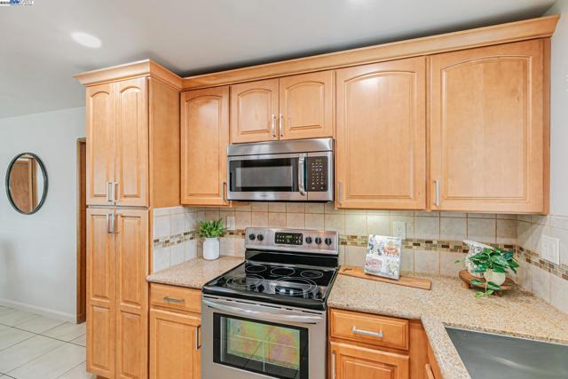 38426 Kimbro St, Fremont CA: https://media.crmls.org/mediaz/998a20eb-217b-49c0-a40b-3de11aa2f689.jpg