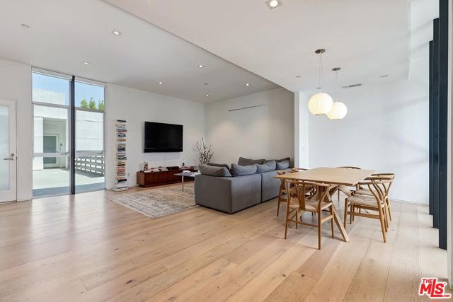 825 N Kings Road, West Hollywood CA: https://media.crmls.org/mediaz/998a6a5a-b0c9-4377-a0f2-f38efe186f37.jpg