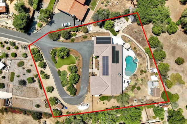 660 Via Rancho Pkwy, Escondido CA: https://media.crmls.org/mediaz/998af163-443b-404a-a2b1-858216d596fb.jpg