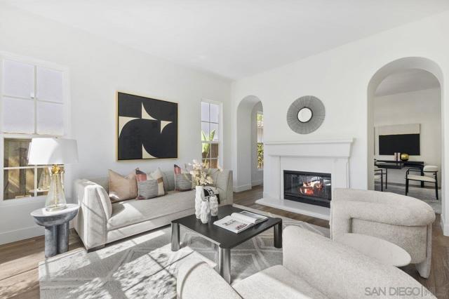 11649 Thistle Hill Pl, San Diego CA: https://media.crmls.org/mediaz/998b3624-c4c6-496f-8411-566e673c6d4e.jpg