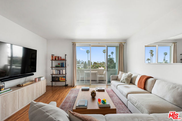 900 Euclid Street, Santa Monica CA: https://media.crmls.org/mediaz/998c4c19-0733-47d2-bc6d-76de9a6cc7ab.jpg