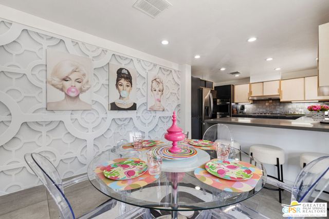 1251 E San Lorenzo Road, Palm Springs CA: https://media.crmls.org/mediaz/998ce384-659e-4418-8088-ae44a0956984.jpg