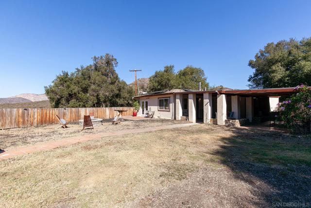 1167 Peutz Valley Rd, Alpine CA: https://media.crmls.org/mediaz/998d50c9-71a7-4da5-b9e7-c02c209fa009.jpg