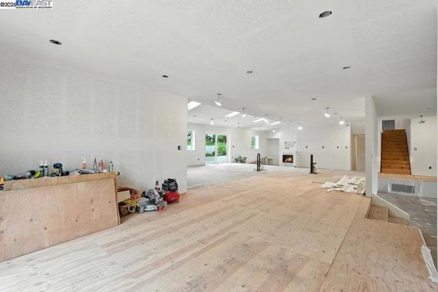 21798 Independent School Rd, Castro Valley CA: https://media.crmls.org/mediaz/998d51d9-d44d-486f-8d1e-7dfc32fe1914.jpg