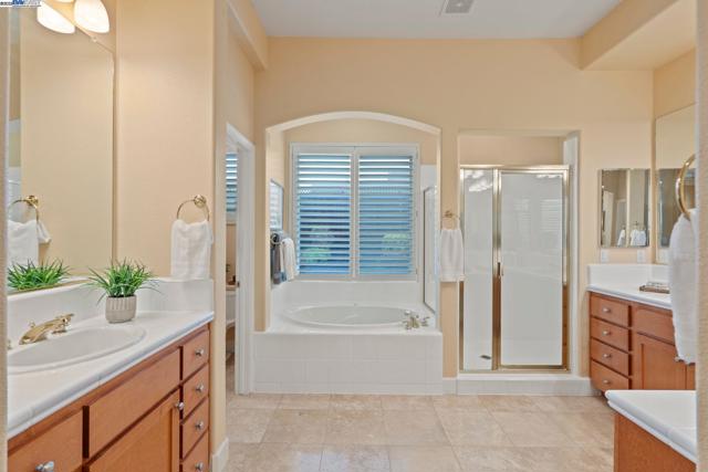 1646 Cascina Ct, Livermore CA: https://media.crmls.org/mediaz/998e3e88-9ceb-4c6b-9685-2ab94195d7d7.jpg