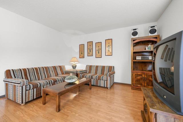 1079 Las Rosas Court, Chula Vista CA: https://media.crmls.org/mediaz/998e73b0-f23f-4db4-ab49-66ff85433792.jpg