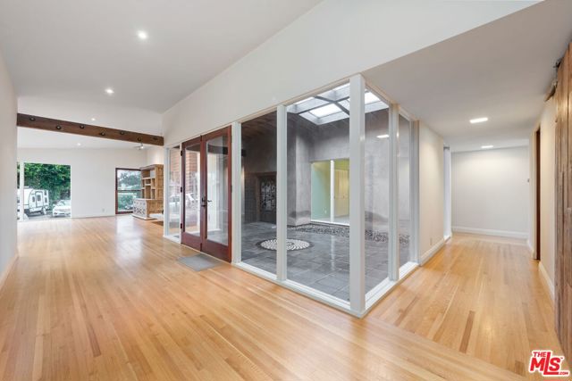 16141 Bayberry Place, Sherman Oaks CA: https://media.crmls.org/mediaz/998f5839-6db9-4c2c-9113-cbb28a2e67f8.jpg