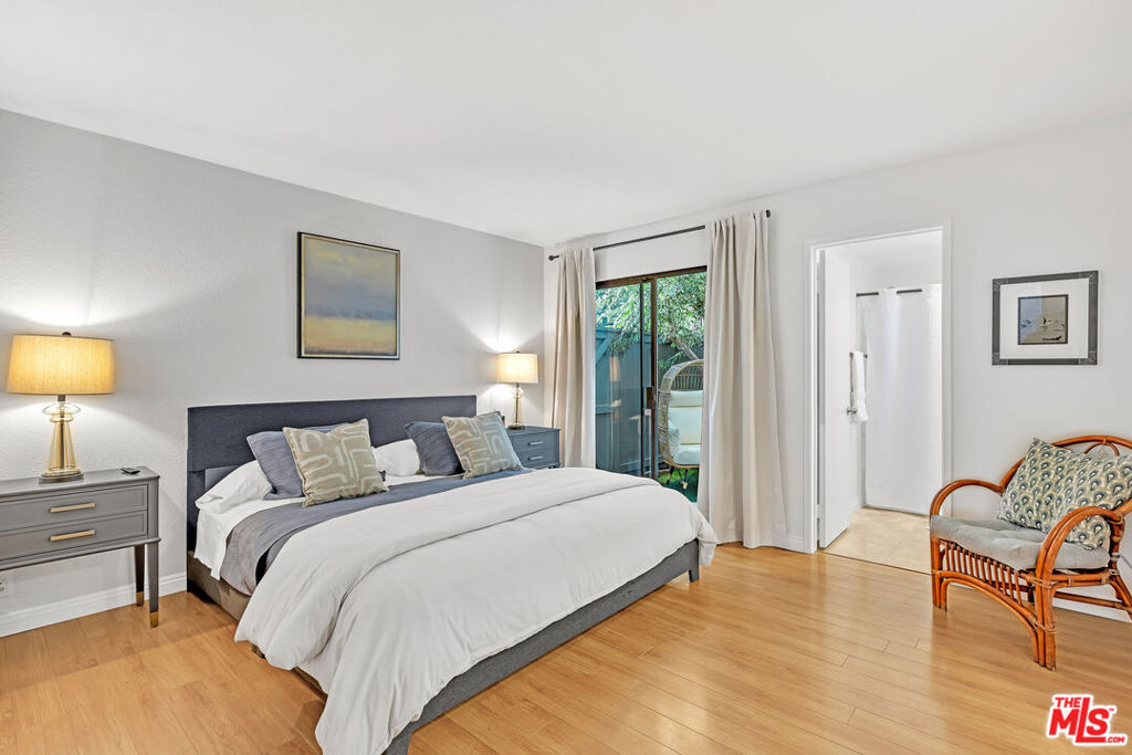 998fc960 4367 4299 8750 C98477668936