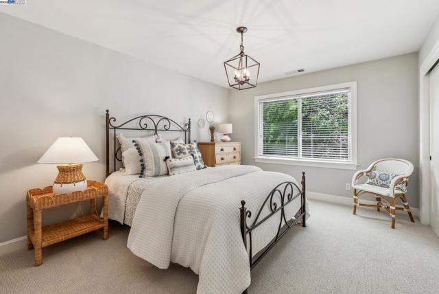 1617 Campesino Ct., Alamo CA: https://media.crmls.org/mediaz/998fe34e-ae2e-46f2-aebf-5040afebe917.jpg