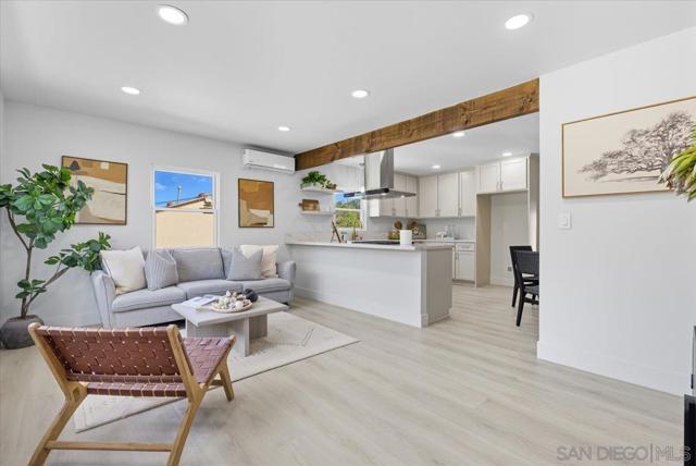 2039 Winnett St, San Diego CA: https://media.crmls.org/mediaz/998fec2a-eb50-481a-b987-c8e9af14352f.jpg