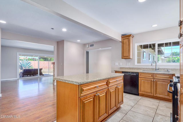 560 Randy Drive, Newbury Park CA: https://media.crmls.org/mediaz/999001ae-0949-41bb-8f56-f560ad46c40c.jpg