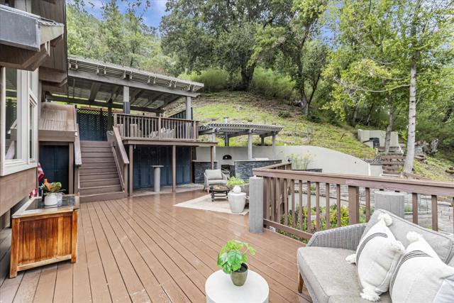 19233 Mountain Way, Los Gatos CA: https://media.crmls.org/mediaz/99901787-ddac-4b9c-9f7d-918ddf5e4822.jpg