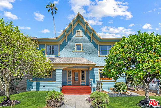 1501 S Harvard Boulevard, Los Angeles CA: https://media.crmls.org/mediaz/99908b44-bc41-48cc-902e-cbcbea871c64.jpg