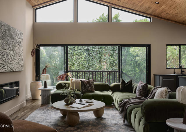 Detail Gallery Image 13 of 44 For 12406 La Maida St St, Los Angeles,  CA 91607 - 4 Beds | 4/1 Baths