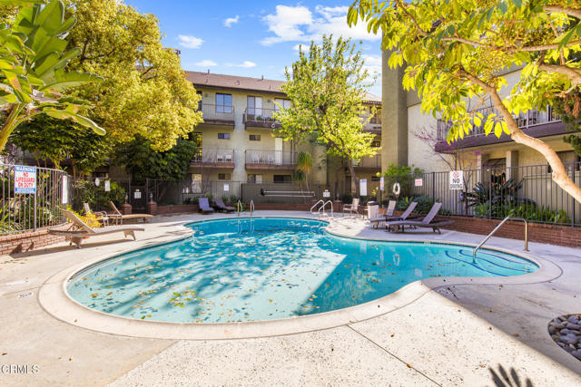 Detail Gallery Image 3 of 33 For 330 Cordova St #268,  Pasadena,  CA 91101 - 2 Beds | 3 Baths