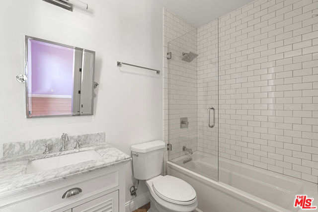 530 N Alta Vista Boulevard, Los Angeles CA: https://media.crmls.org/mediaz/9991867e-086b-48df-bdc1-8e462c21305b.jpg